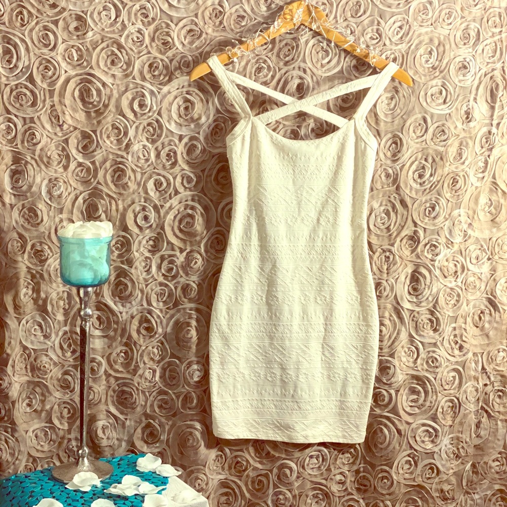 Short mini dress w/cris cross low scoop neck front